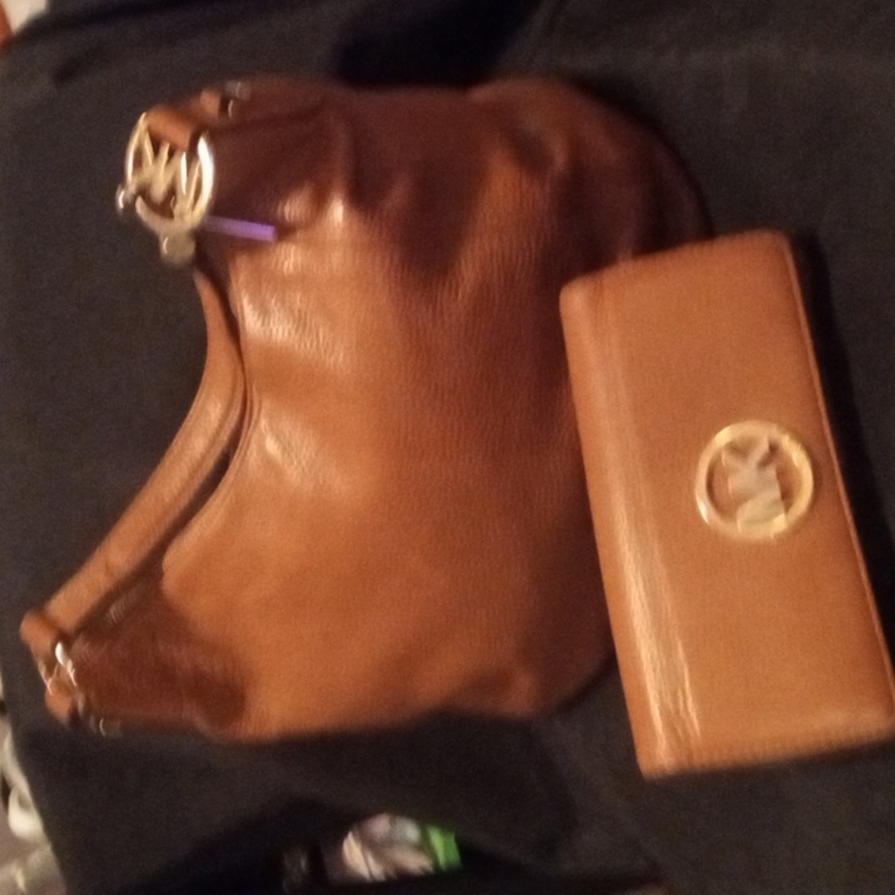 🚨 SOLD🚨Michael Kors pebble leather shoulder bag/ hobo bag and matching wallet - Picture 6 of 15